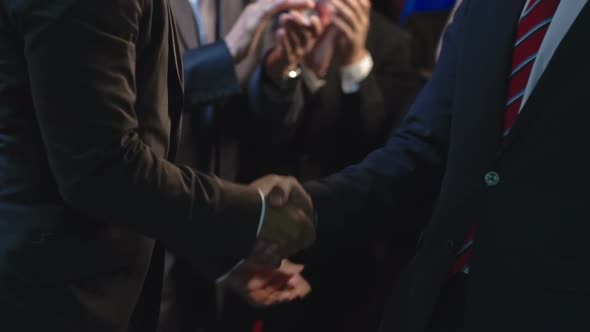 Meeting of Two Male Politicians alt