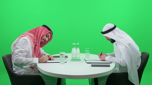 Chromakey Template Business Meeting of Two Arab Businessmen Man in a White Kandura Sign Financial alt