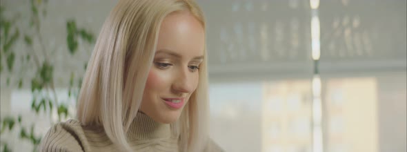 Smiling Office worker alt