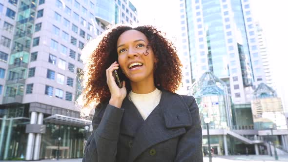 Business woman talking on the phone in downtown