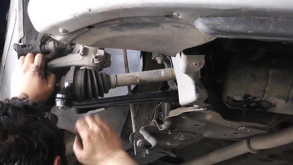 Auto Repair Master Change Car Axle alt