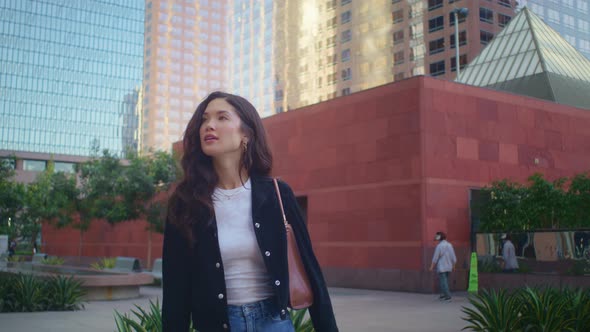 Closeup Beautiful Woman Walking Town alt