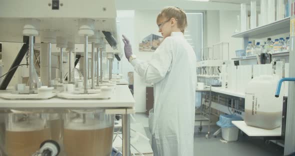 Scientist working in a pharmaceutical laboratory conducting experiments alt