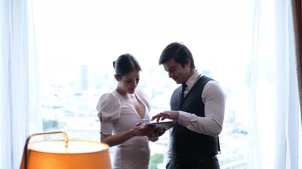 Businessmen consulting work that need to be carried alt