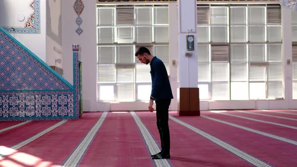 Prayer Man Mosque Worshiping alt