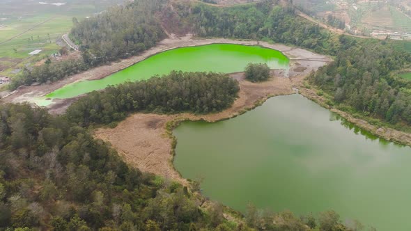 Telaga Warna Lake at Plateau Dieng alt