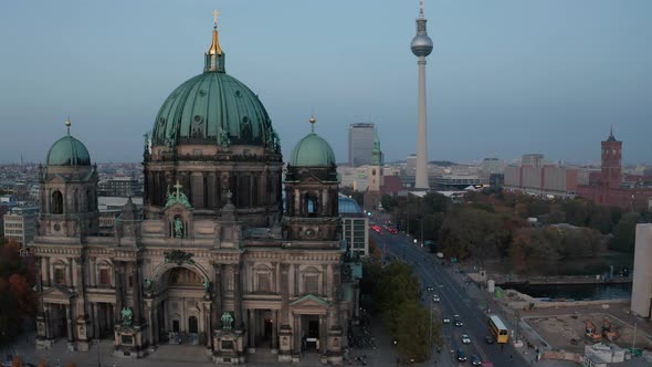 Forwards Fly Around Berlin Cathedral in Twilight Time alt
