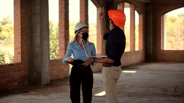 Discuss With Investor On Growth Data Business Project In Face Mask Covid19. Meeting Building Site. alt