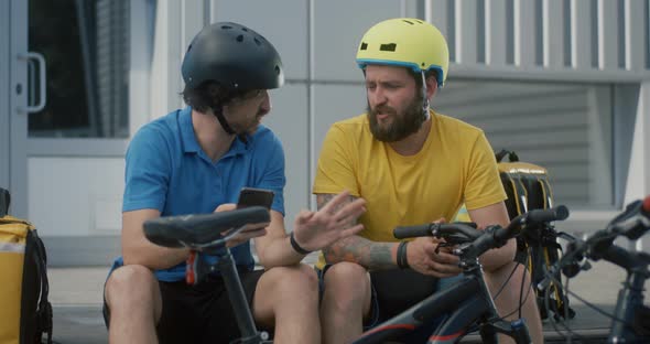 Bicycle Messengers Have a Discussion alt