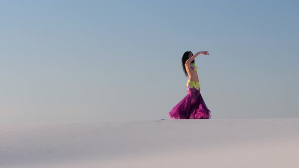 Girl Dances Belly Dancing in the Sandy Desert, Her Movements Are Unique alt