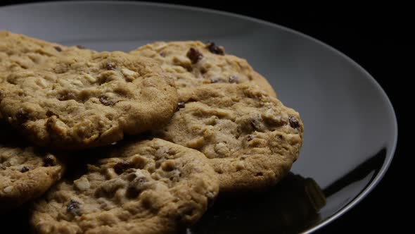 Cinematic, Rotating Shot of Cookies on a Plate - COOKIES 173 alt