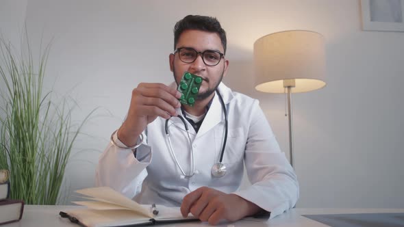 Medicine Prescription Antibiotics Resistance Man alt