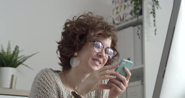 Young Woman Scrolling her Smartphone alt