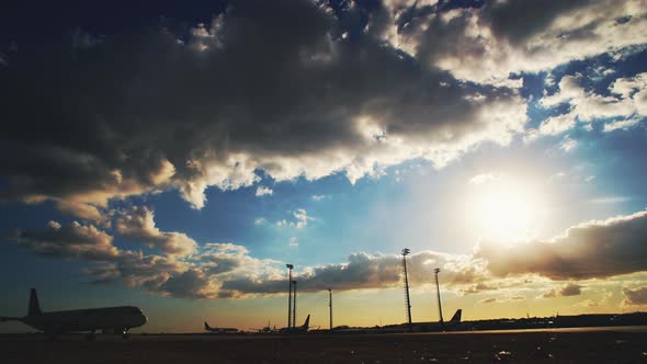 Airport Airplanes Landing Time Lapse alt
