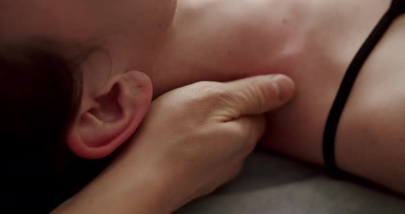 Relaxed Woman Lying on Bed for Head Massage Spa Treatment By Massage Therapist alt