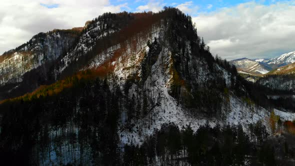 Beautiful Landscape with Mountains and forest in Winter alt