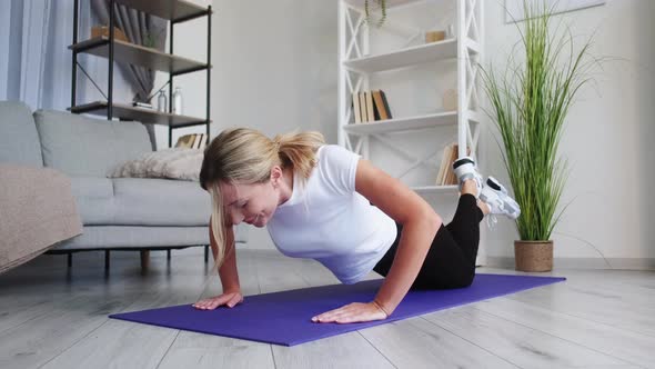 Enjoying Fitness Sportive Woman Strong Body Slim alt