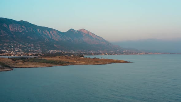 Mountain range in the Mediterranean sea alt