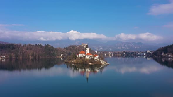 Bled Lake and Marijinega Vnebovzetja Church alt
