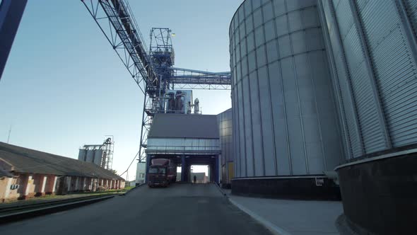 Truck at a loading gate alt