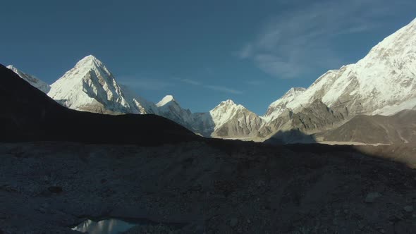 Pumori, Lingtren, Khumbutse and Nuptse Mountains. Himalaya, Nepal. Aerial View alt