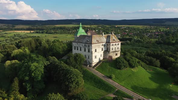 The Oleskii Old Castle in Ukraine alt