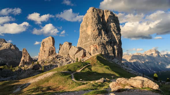 4K Timelapse of Cinque Torri mountain peak at sunset, Dolomites Alps, Italy alt