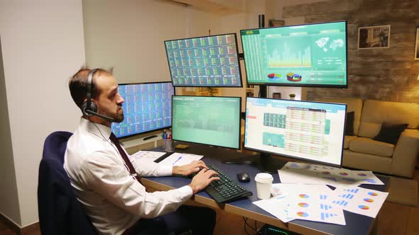 Businessmen Trading Stocks Online While the Economy Crashes alt