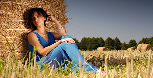 Beatiful Girl Posing In Hay Field alt