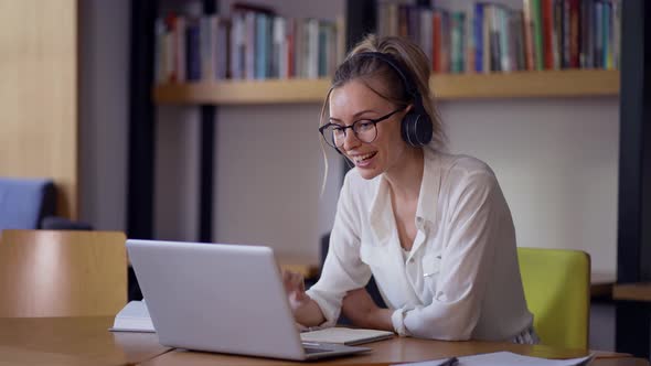 Blonde Woman Study at Distant Learning at Library alt