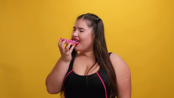 Candy Woman Body Positive Lifestyle Diet Problem alt