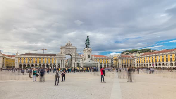 Triumphal Arch at Rua Augusta and Bronze Statue of King Jose I at Commerce Square Timelapse alt