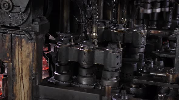 The process of making glass bottles glassworks alt