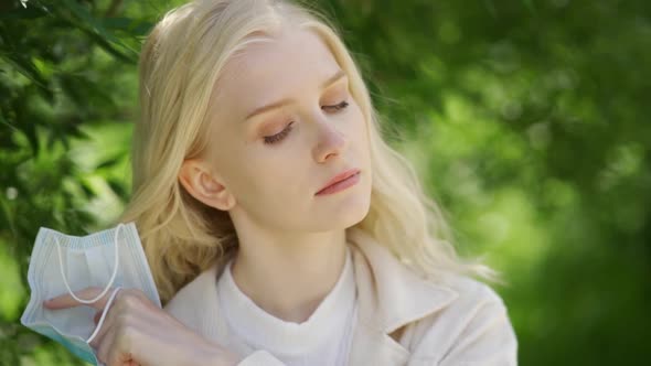 A Happy Life Without a Medical Mask alt