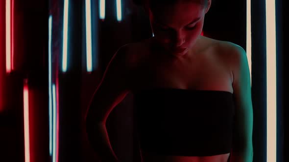 Sensual Woman Under Neon Illumination alt