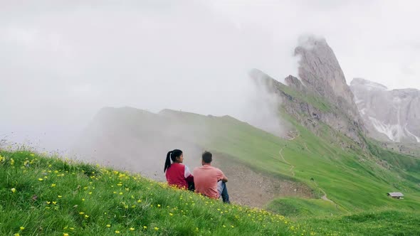 Hiking in the Italien Dolomites Amazing View on Seceda Peak alt