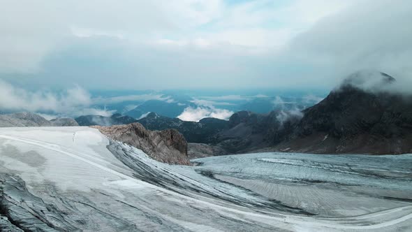 Dachstein Gletscher Berge Austria Drohne Nebel