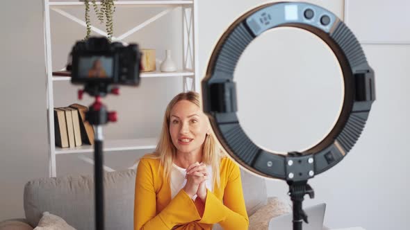 Female Influencer Educational Video Studio Record alt