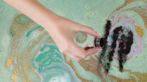 Mixing Paints with Glitter alt