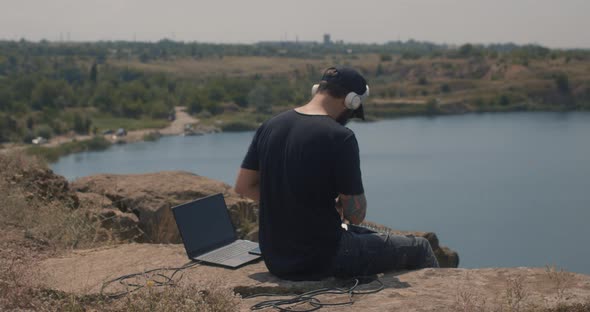 Disc Jockey Uses MIDI Pad alt