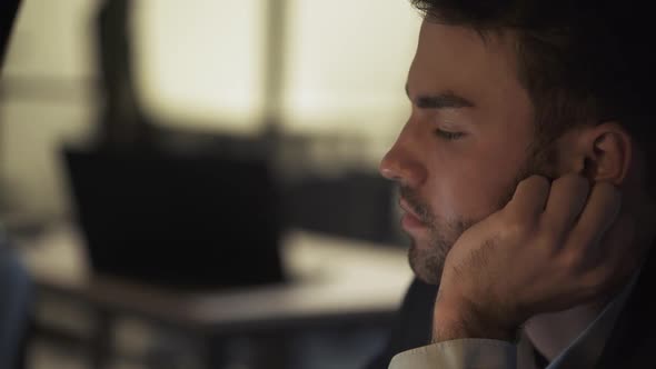Portrait of Young Businessman Manager Works Late Overworked Guy at Work a Tired Falls Asleep in the alt
