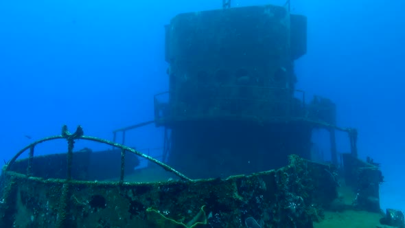 Shipwreck pilothouse and superstructure alt