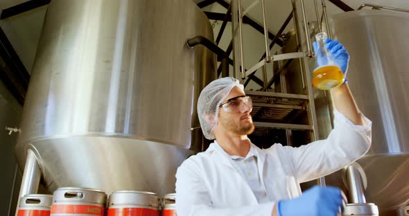 Brewer testing beer alt