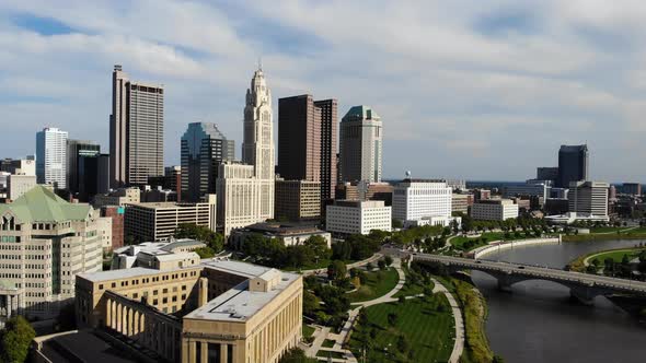 Columbus Ohio Skyline - aerial drone footage alt