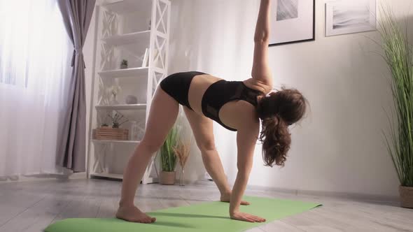 Yoga Stretch Fitness Wellbeing Woman Exercise Gym alt