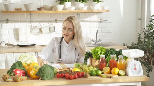 Nutritionist Compiles a Vegetable Diet for a Healthy Eating Program