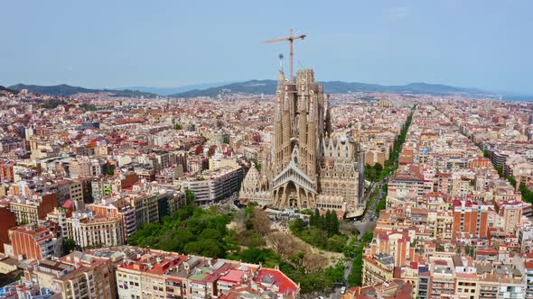 Top View Stone Concrete Monumental Church in Spain Barcelona La Sagrada Familia Temple Unfinished alt