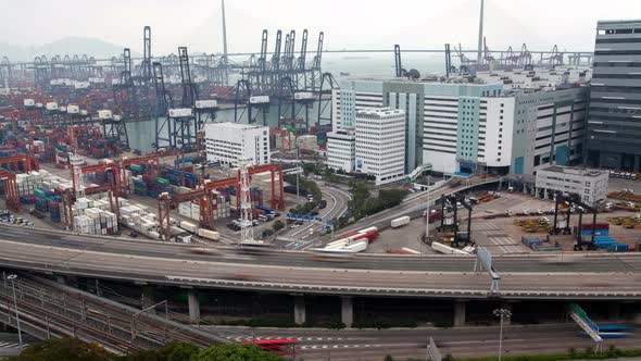 Container Terminal Large Harbour in Hong Kong alt