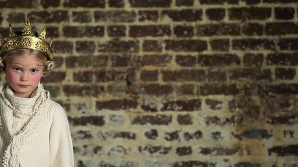 Young girl with flowers in her hair alt
