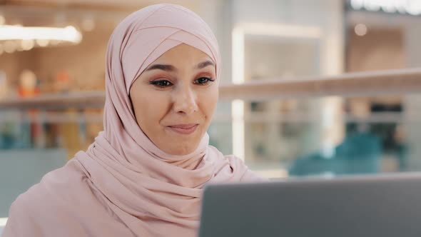 Young Arab Businesswoman Having Video Conference Using Laptop at Office Desk Girl Manager alt
